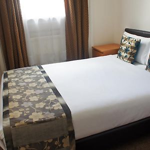 Kamer met een Queen Size Bed